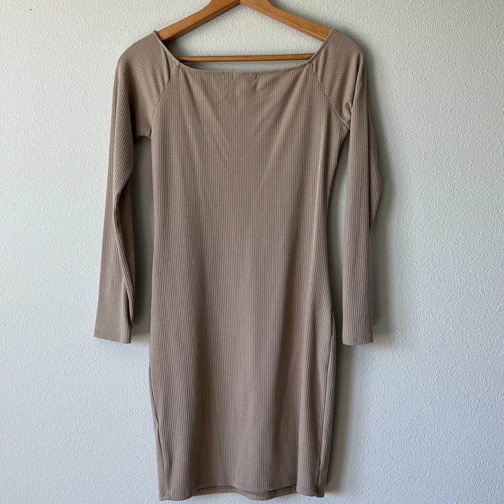 Dress - Picture 2 of 7